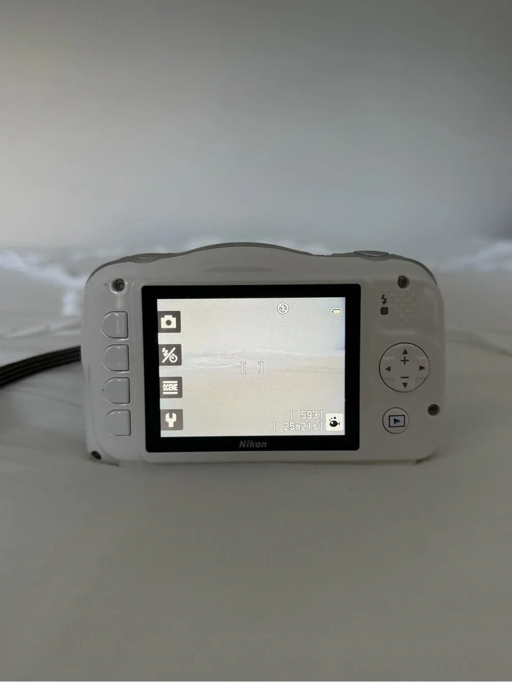 Nikon Coolpix S33 White Waterproof Compact Camera with Charger